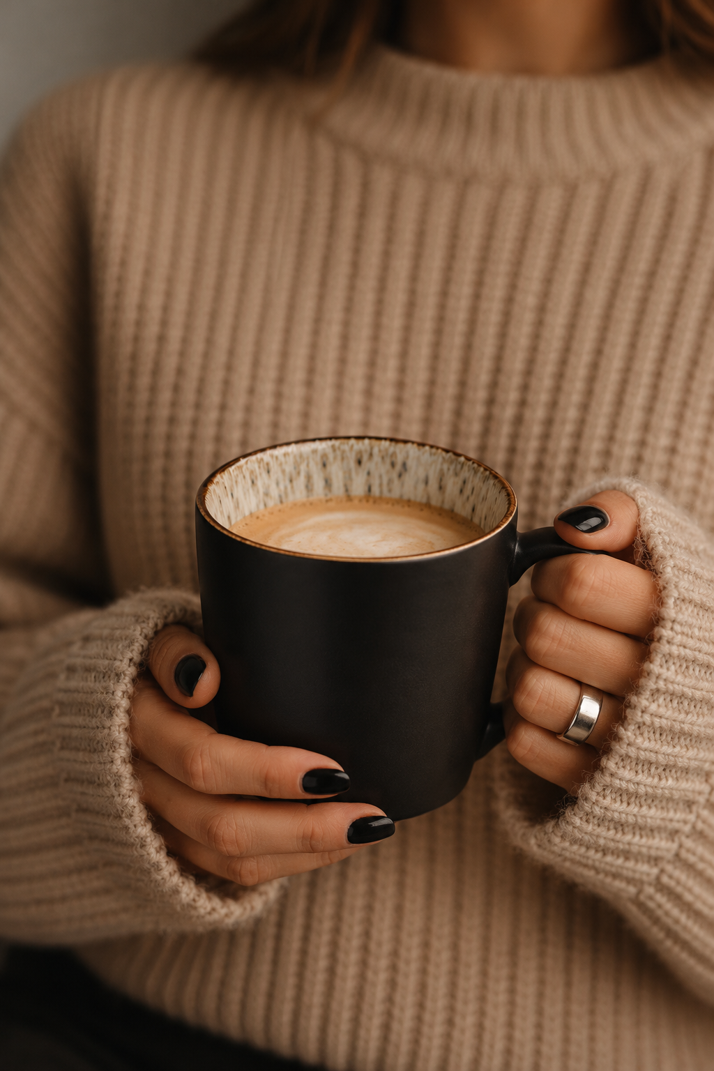 JORIN – Teetasse Schwarz mit cremefarbener Innenglasur | 350 ml