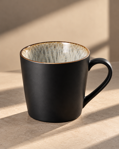 JORIN – Teetasse Schwarz mit cremefarbener Innenglasur | 350 ml